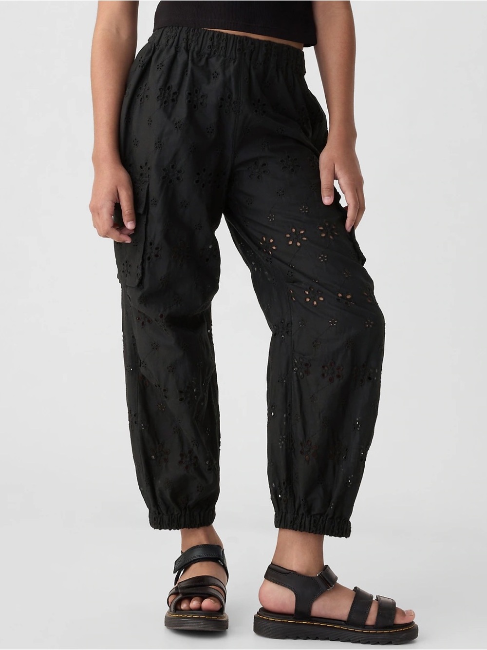 Gap kids pants pull on cargo parachute pants black eyelet